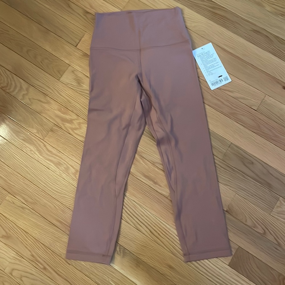 NWT Align HR Crop 21 - Size 4